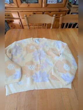 Storia Pastel Floral Crewneck Sweater - Cream, Peach, Lavender